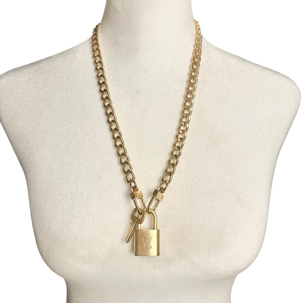 Authentic Louis Vuitton #344 Lock & Key Set on a 18K Gold Plated Chain Necklace - Picture 9 of 10